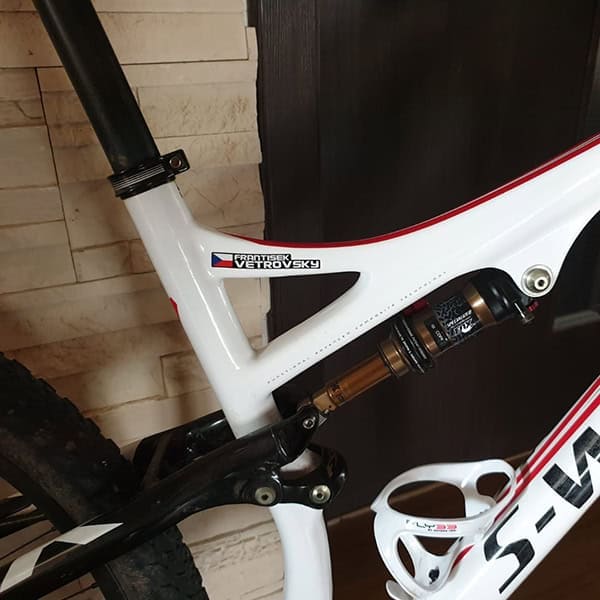 Autocollant sur le vélo - type R3